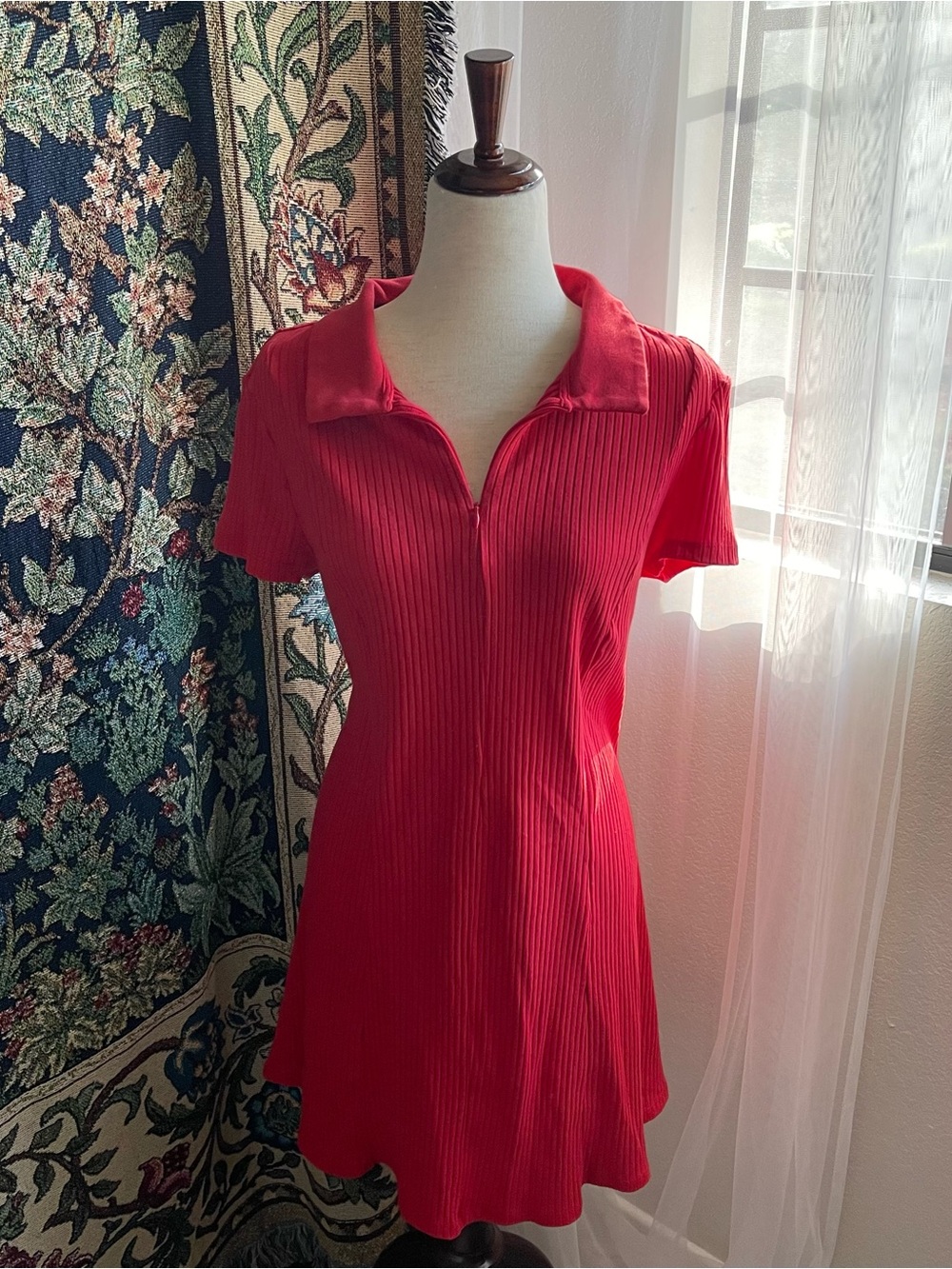 NWoT H&M Sporty 70s Vintage-Style Red Rib Knit Mini Dress with zipper